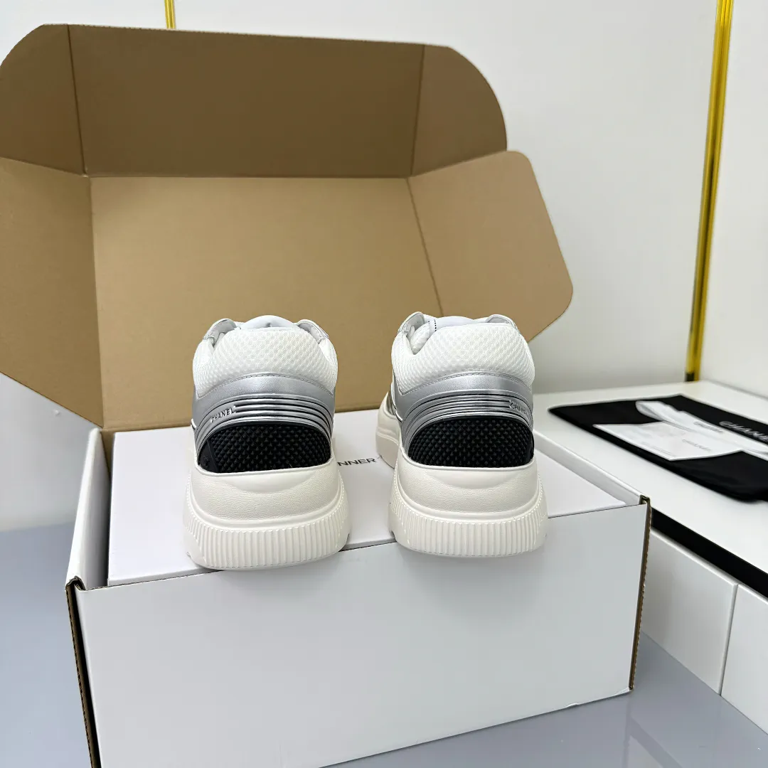 👟👟Ex-factory price 660👟👟 Chanel bread shoes ~ original calfskin panda shoes Chanel 25C latest hot style panda black and white sports shoes casual sneakers Xiaoxiang hot item classic black and white panda color coco girls must pay Fabric: original custom mixed sheepskin lining: original imported breathable mesh lining outsole: Original molded rubber + TPU combination Size: Women's 35-41 Buy now👉 Buy now👉